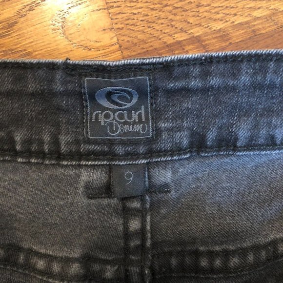 RIP CURL Denim SHORT SHORTS Low Rise Cut Off Embroidered Distressed Women SIZE 9 - Picture 8 of 10